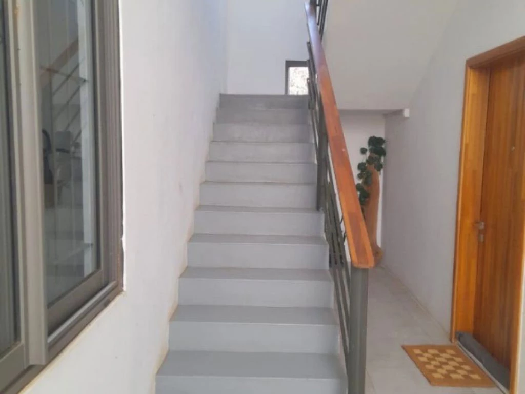 001062-stairs.webp