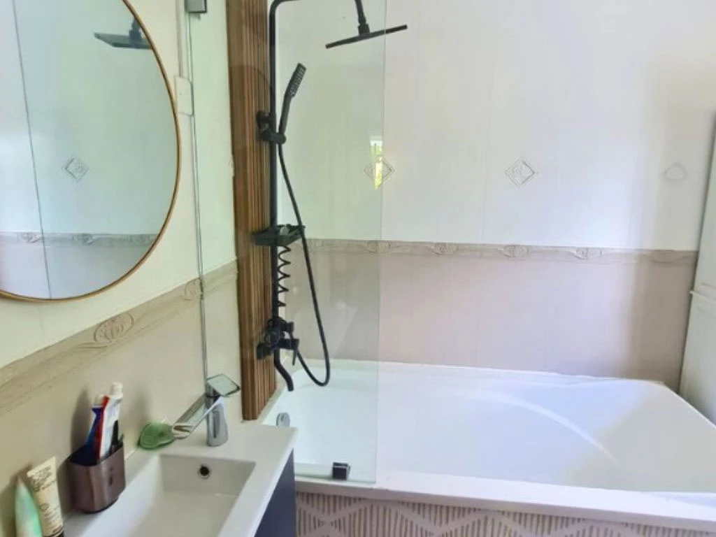 001027-2bathroom.webp