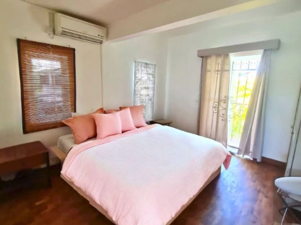 001027-bedroom.webp