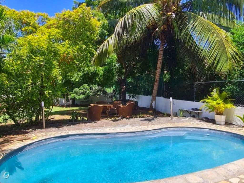 001027-pool.webp