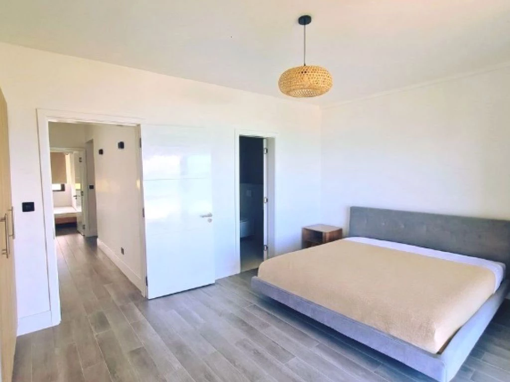 001032-bedroom.webp