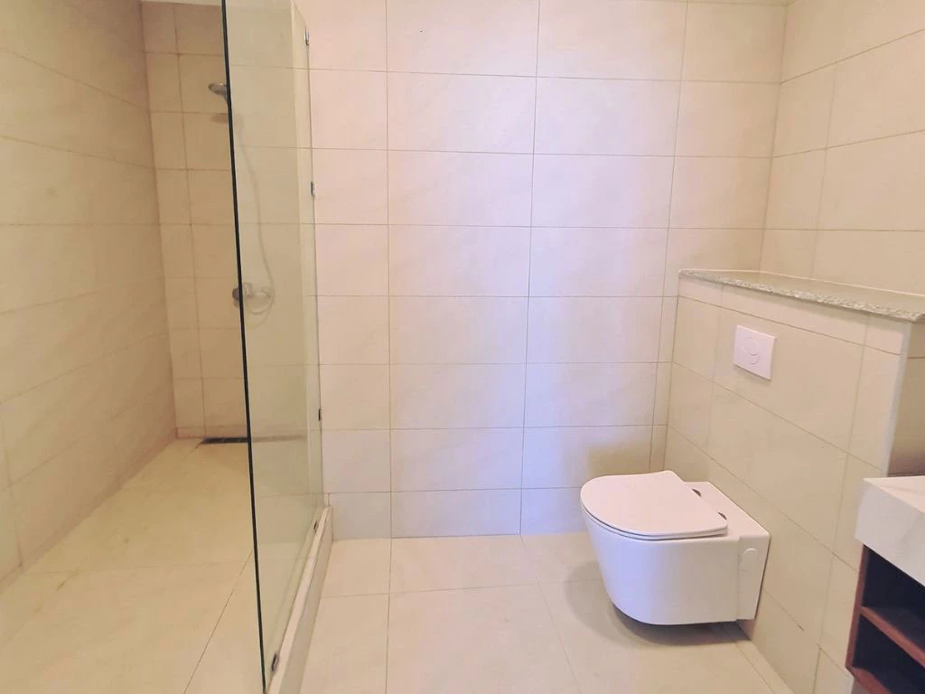 001032-bathroom.webp