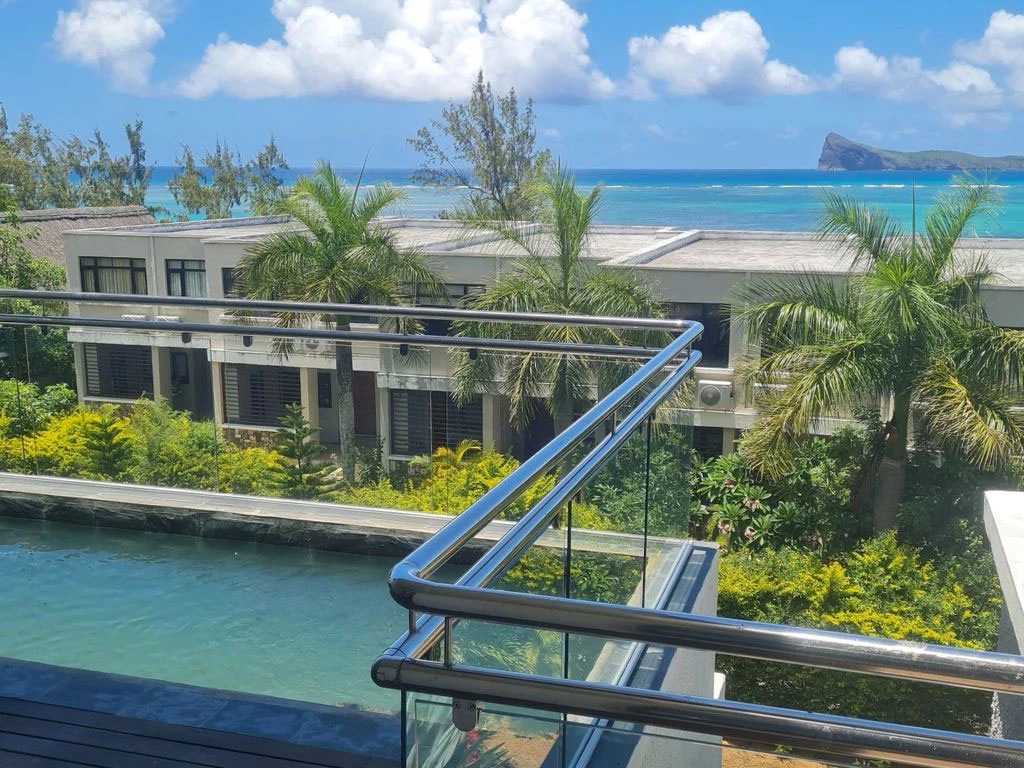 001032-balcony.webp