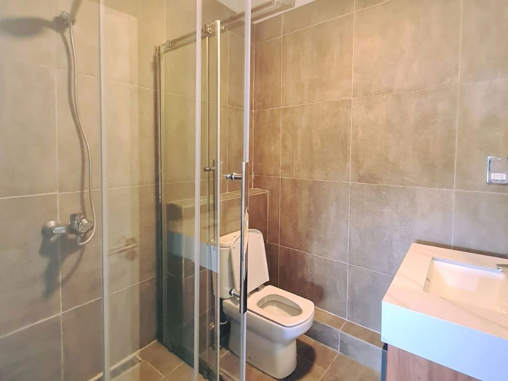 001032-2bathroom.webp