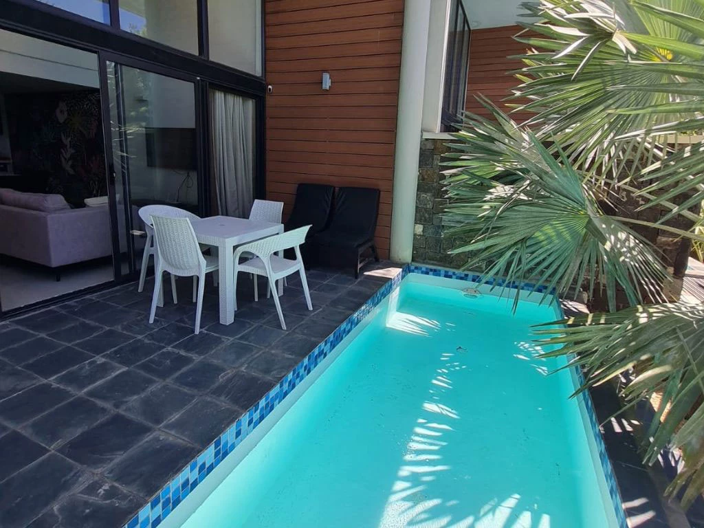001039-private-pool.webp