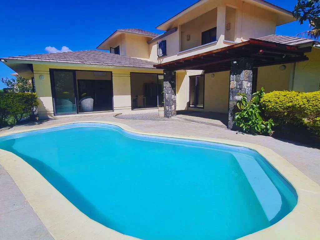 001007-pool.webp