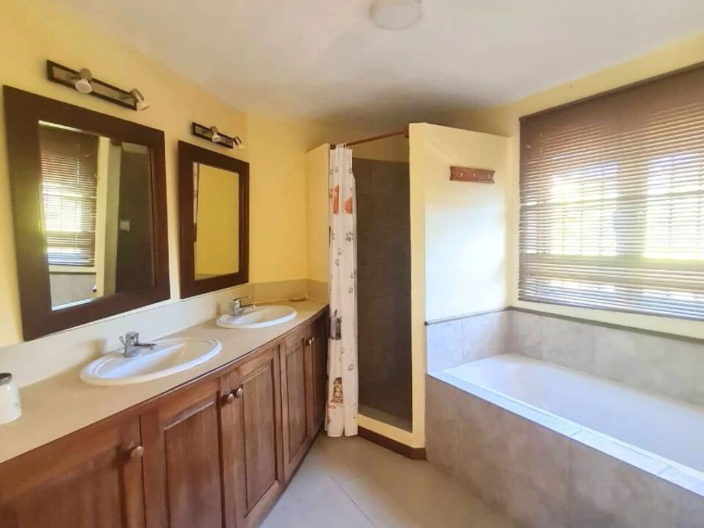 001014-bathroom.webp