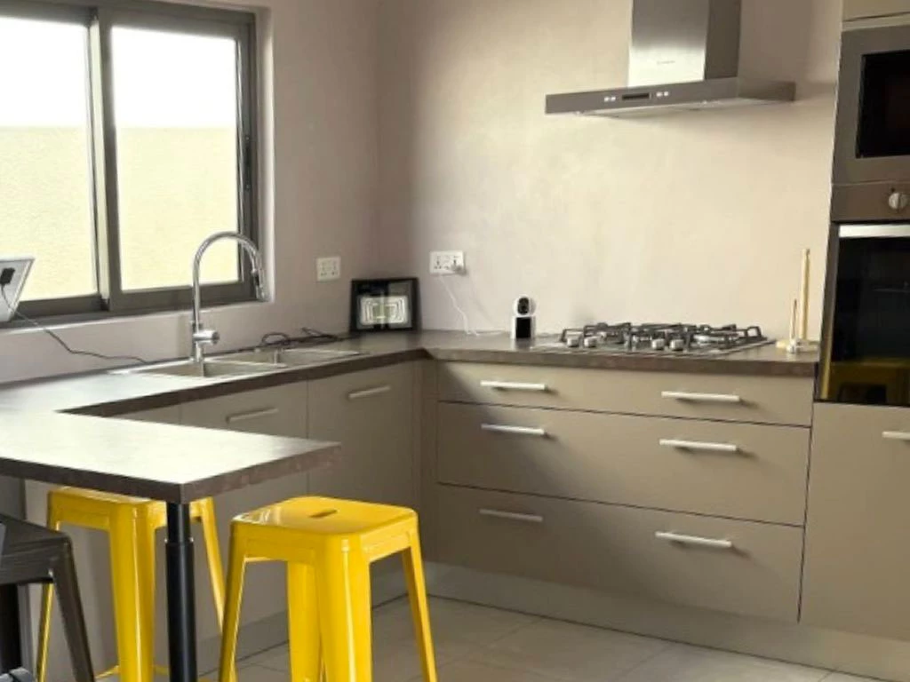 001063-kitchen2.webp
