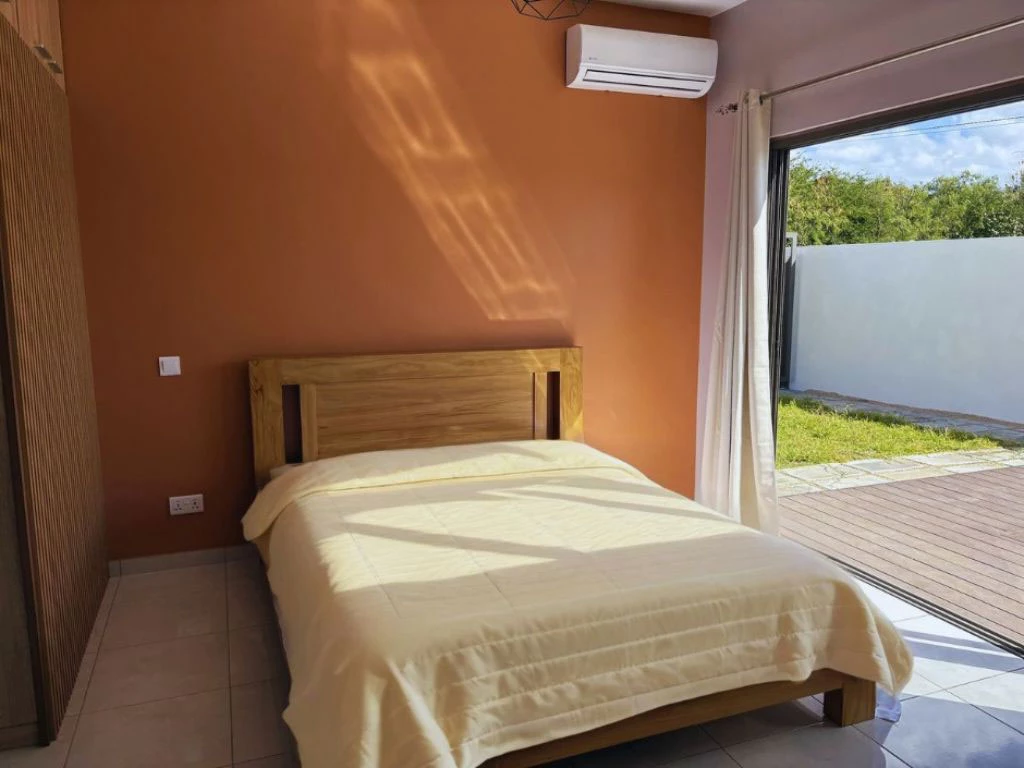 001063-bedroom.webp