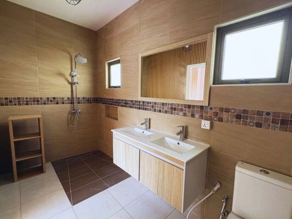 001063-bathroom.webp