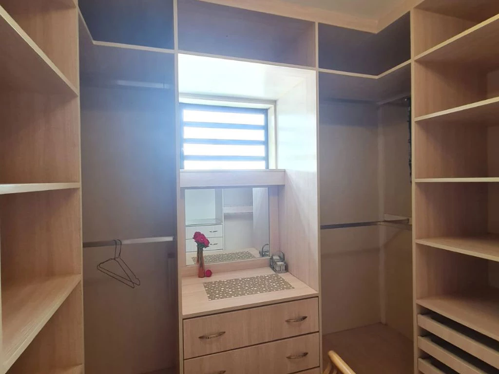 001022-closet.webp