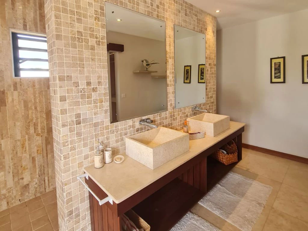 001022-bathroom.webp