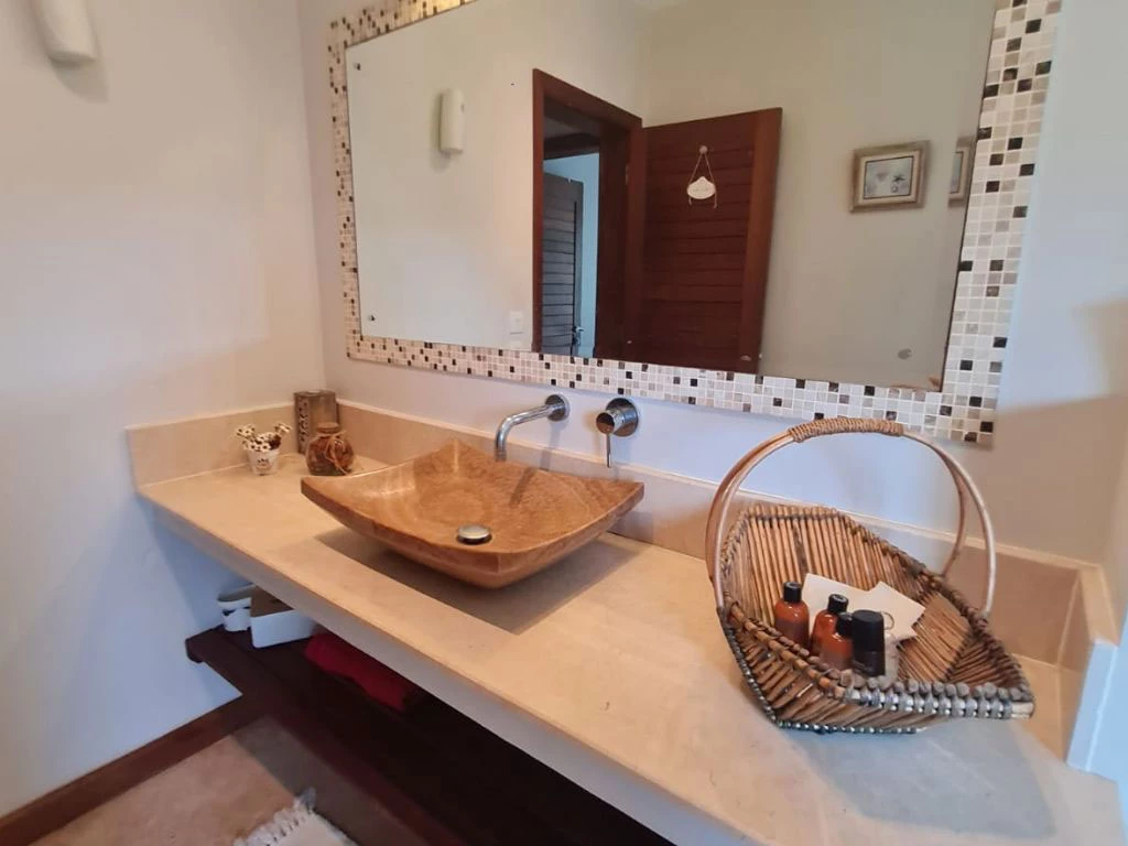 001022-2bathroom.webp