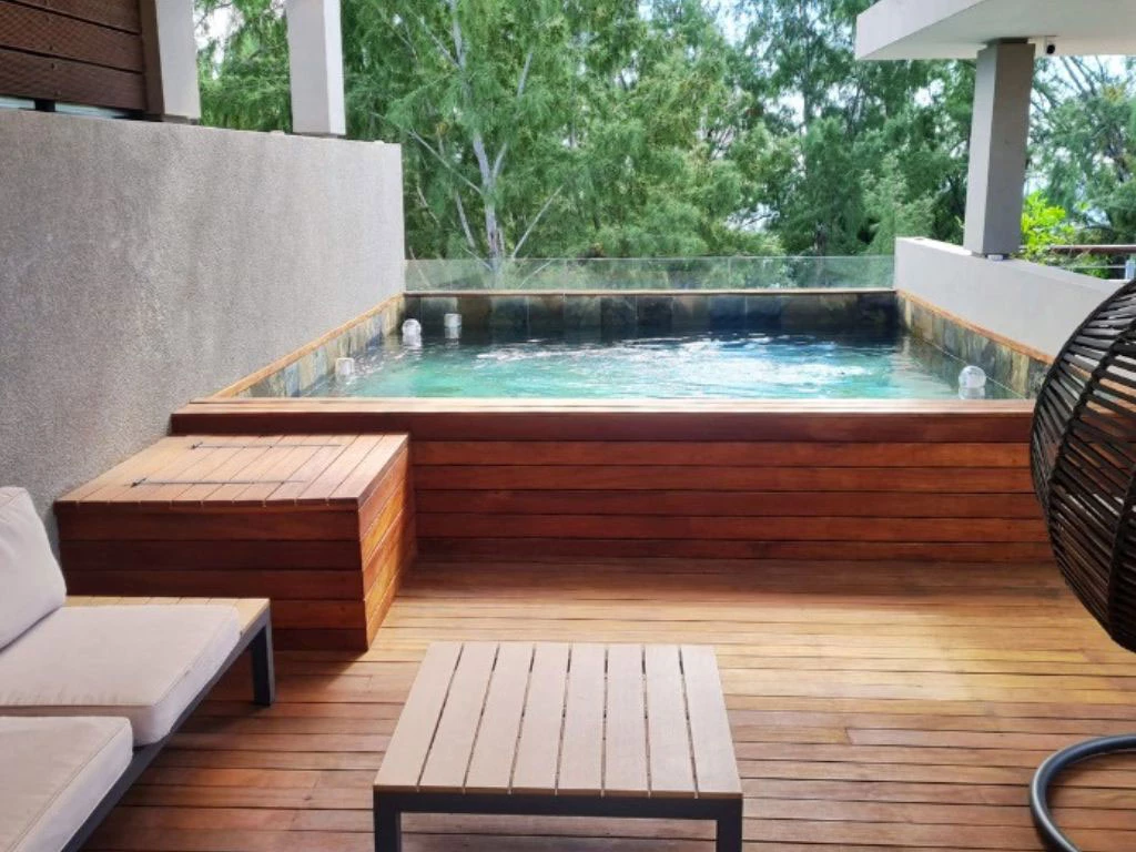 001064-pool.webp
