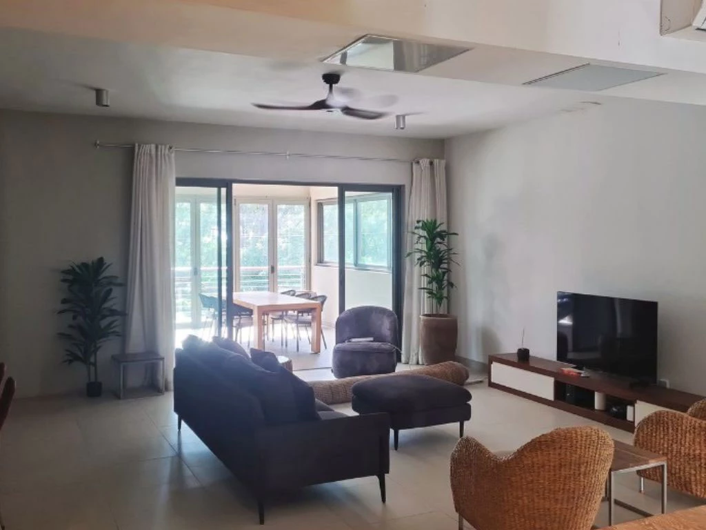 001064-livingroom4.webp