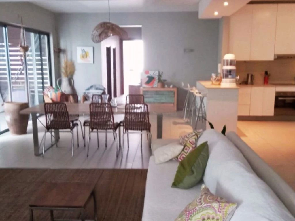 001064-livingroom2.webp