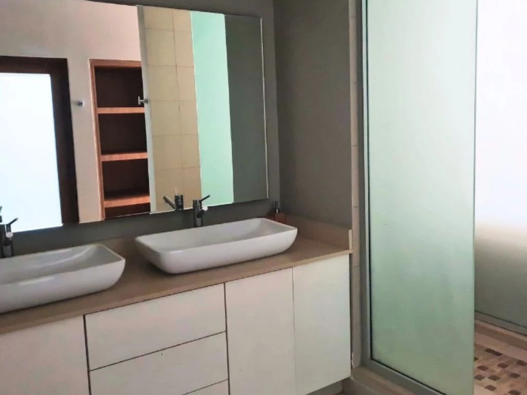 001064-bathroomx.webp