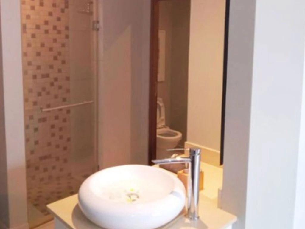 001064-3bathroom.webp