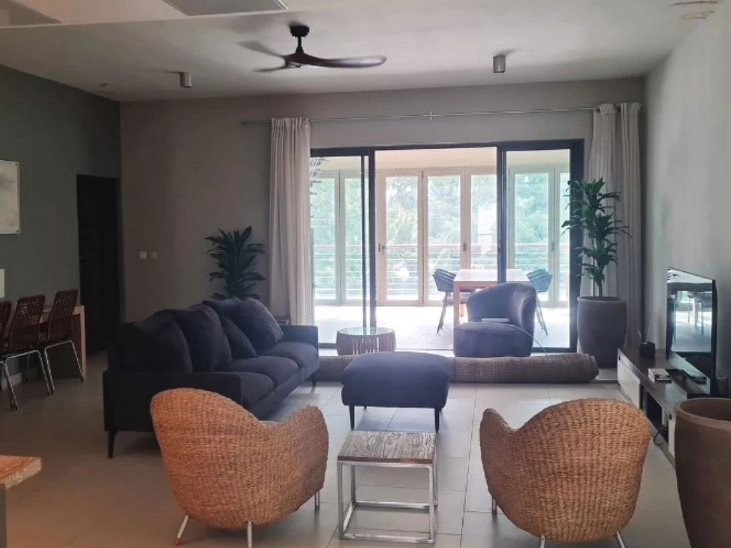 001064-2livingroom3.webp