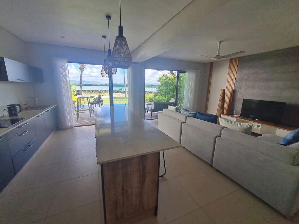 001002-livingroom2.webp