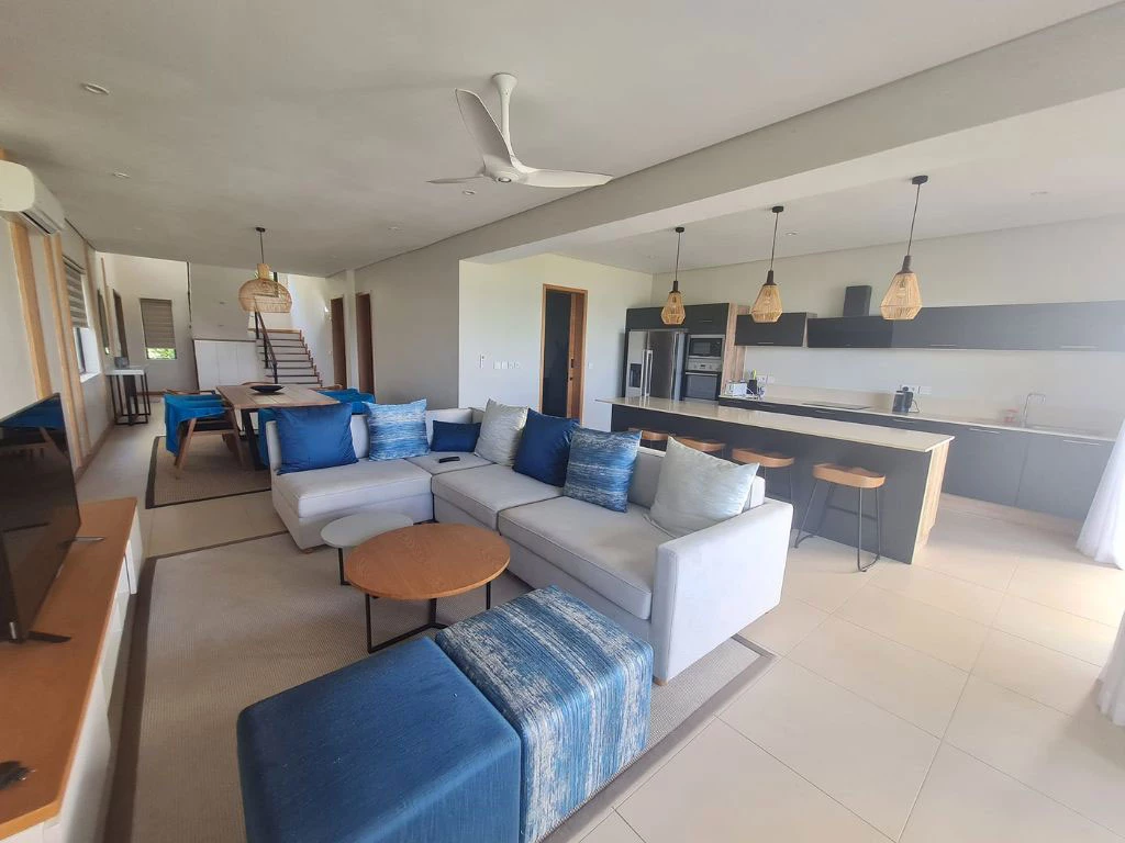 001002-livingroom.webp