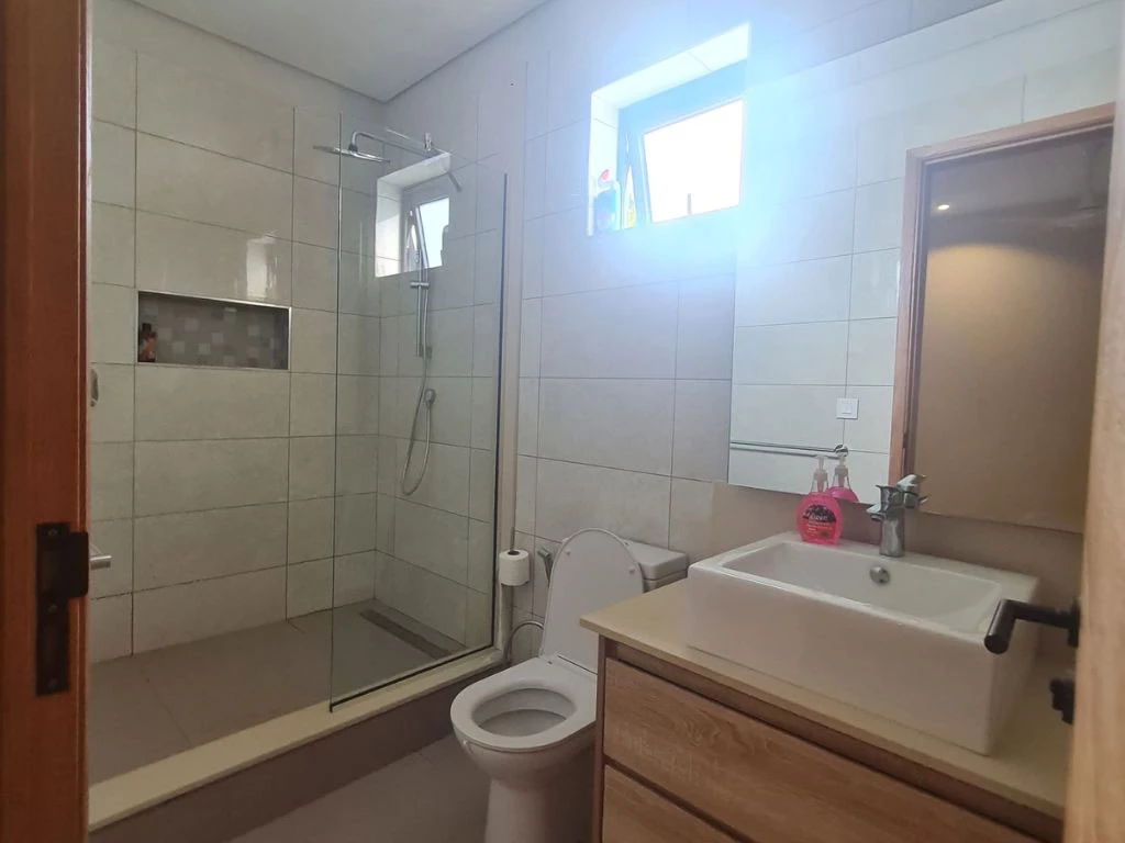 001002-bathroom.webp