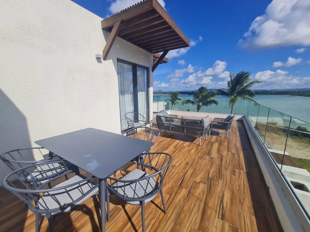 001002-balcony3.webp