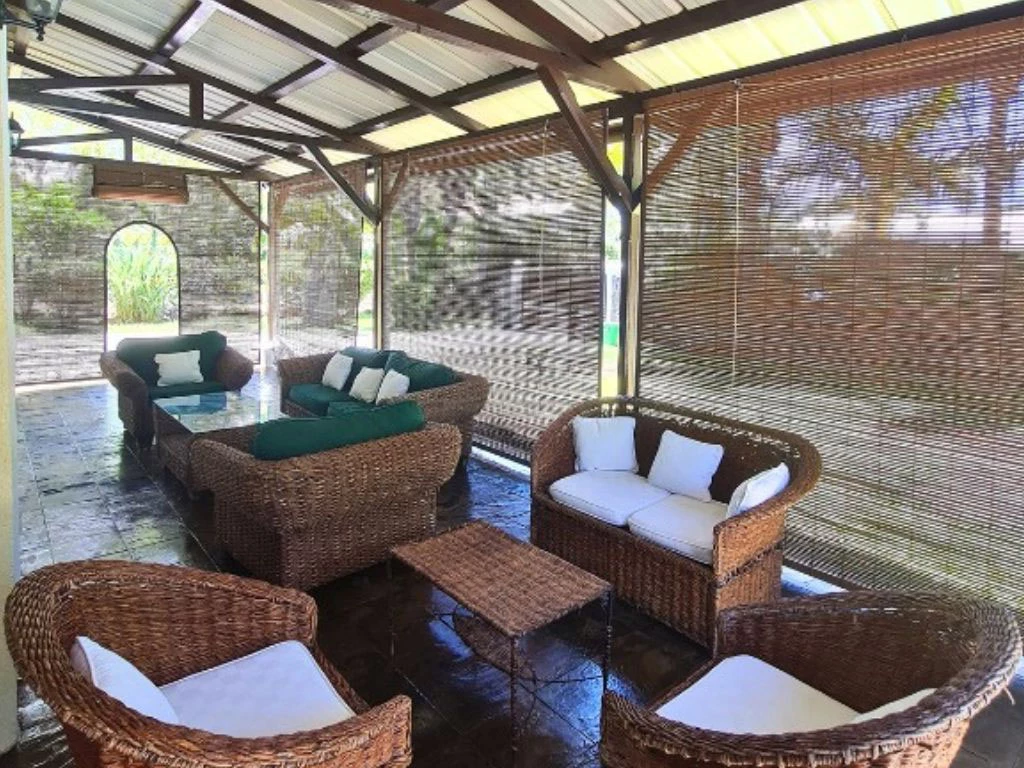 001035-outside-livingroom2.webp