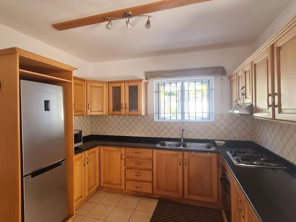 001035-kitchen2.webp