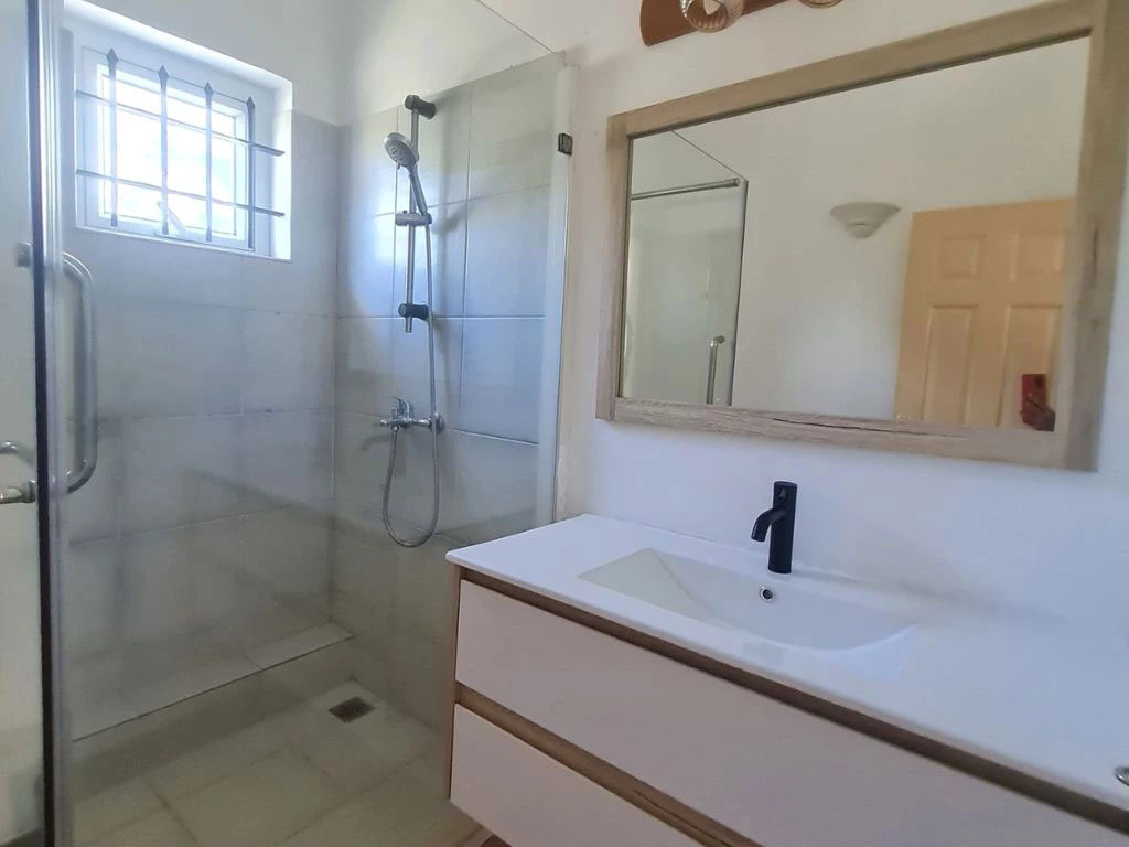 001035-bathroom2.webp