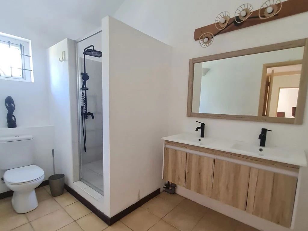 001035-2bathroom4.webp