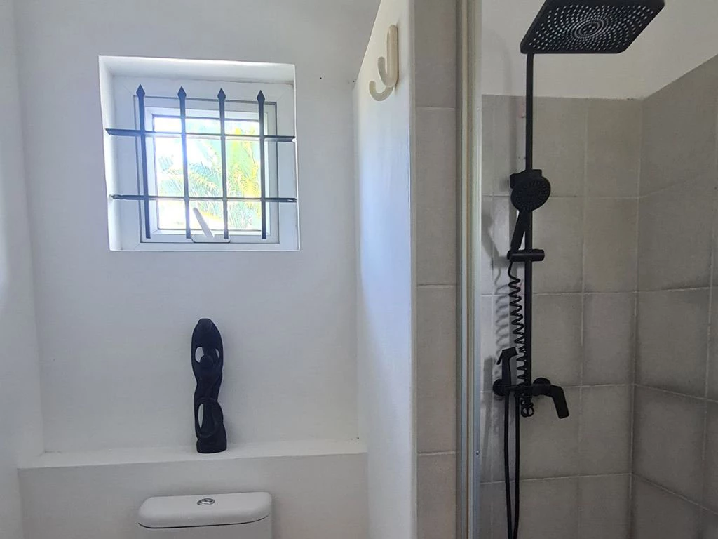 001035-2bathroom3.webp