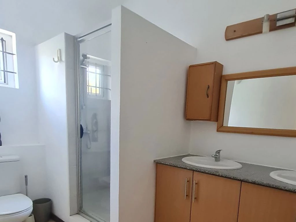 001035-2bathroom.webp