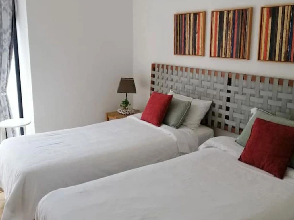 001054-3bedroom2.webp
