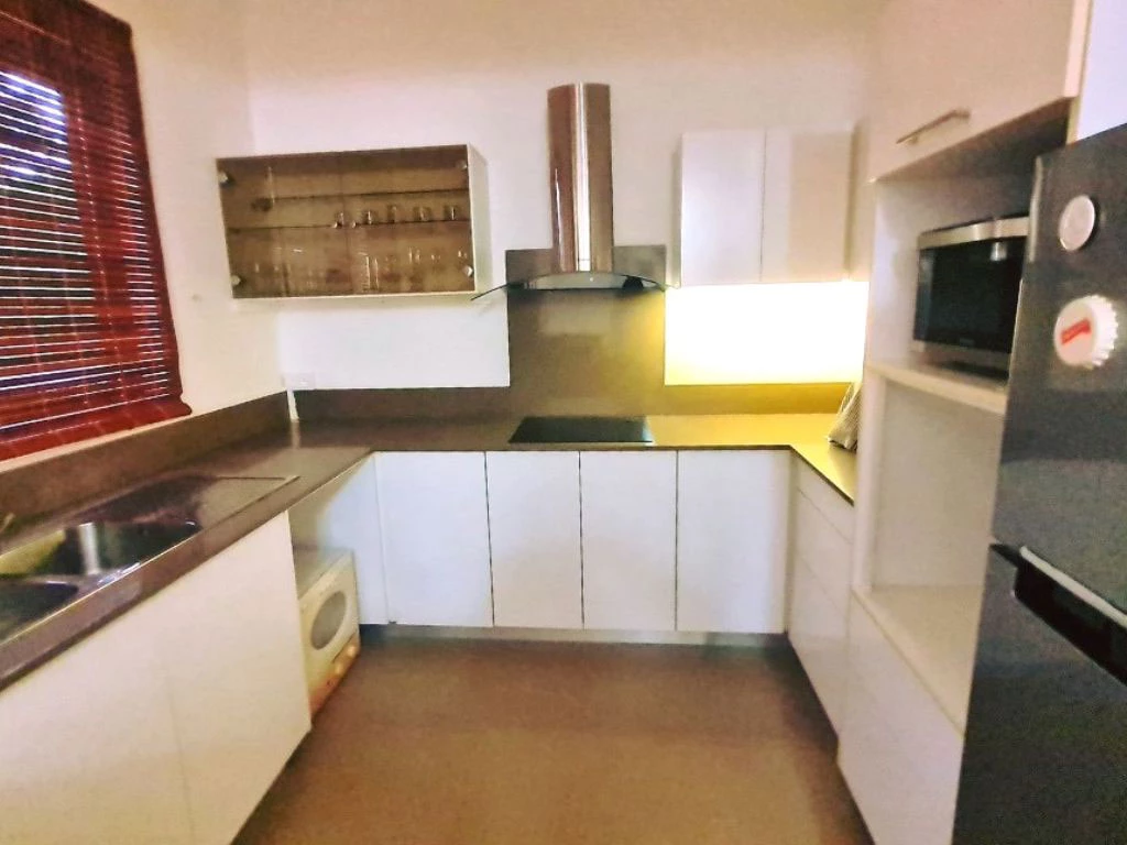 001058-kitchen2.webp
