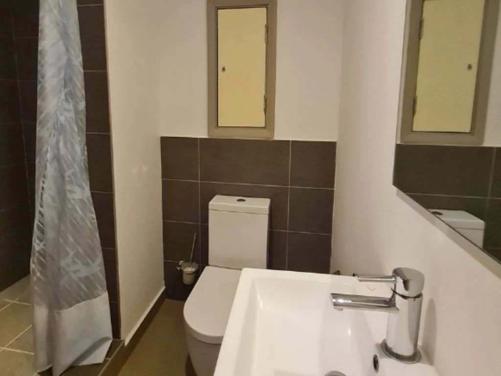 001058-bathroom2.webp