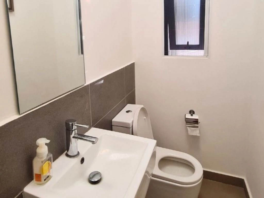 001058-bathroom.webp