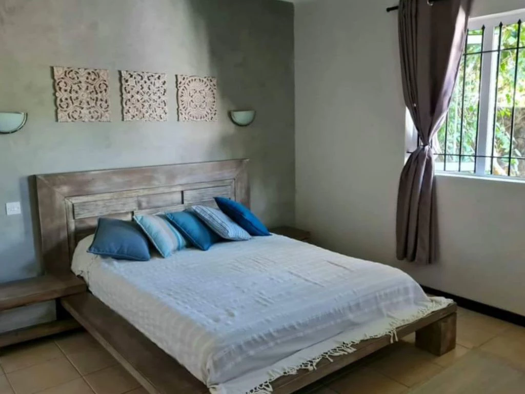 001061-bedroom.webp