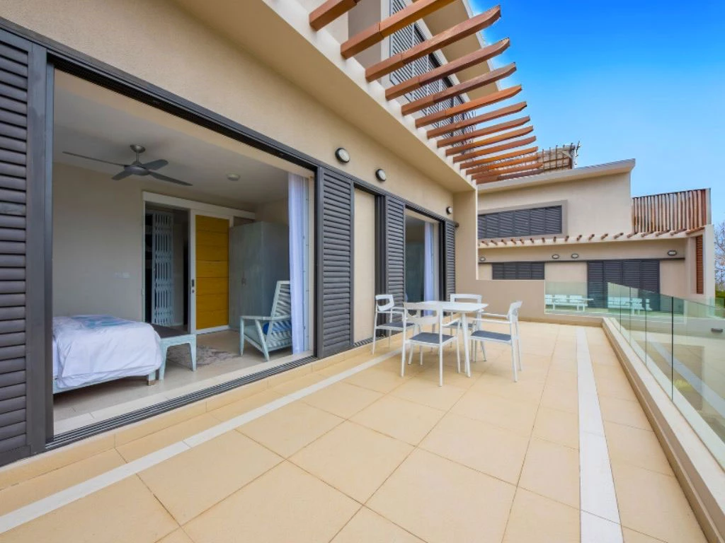 001034-balcony2.webp