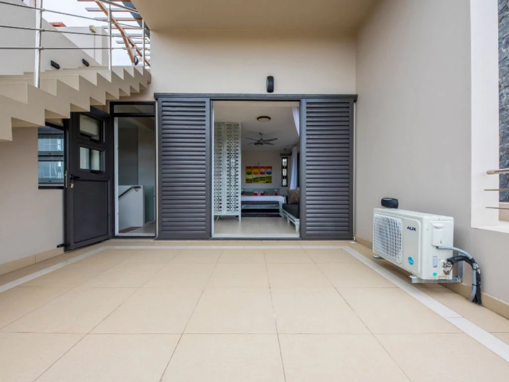 001034-2balcony.webp