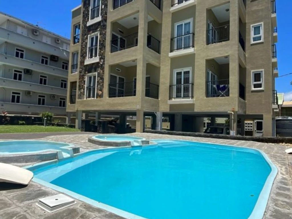 001065-pool.webp