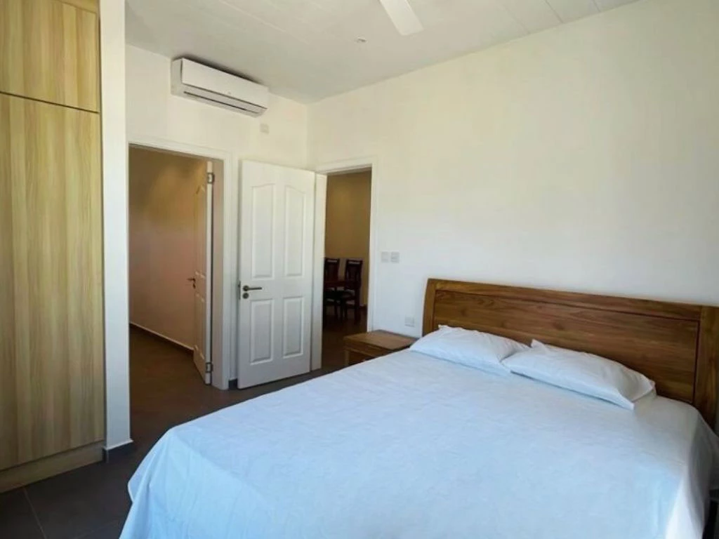 001065-bedroom.webp