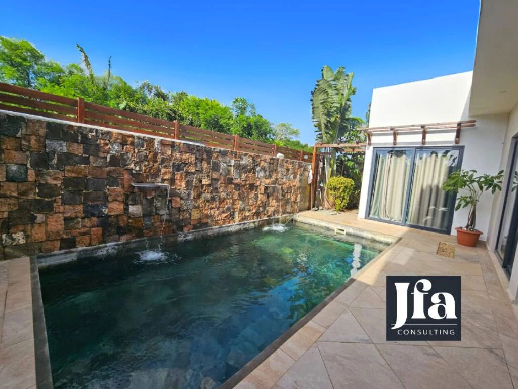 001014-pool.webp