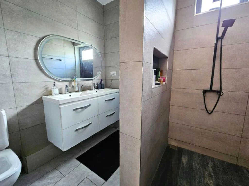 001014-bathroom.webp