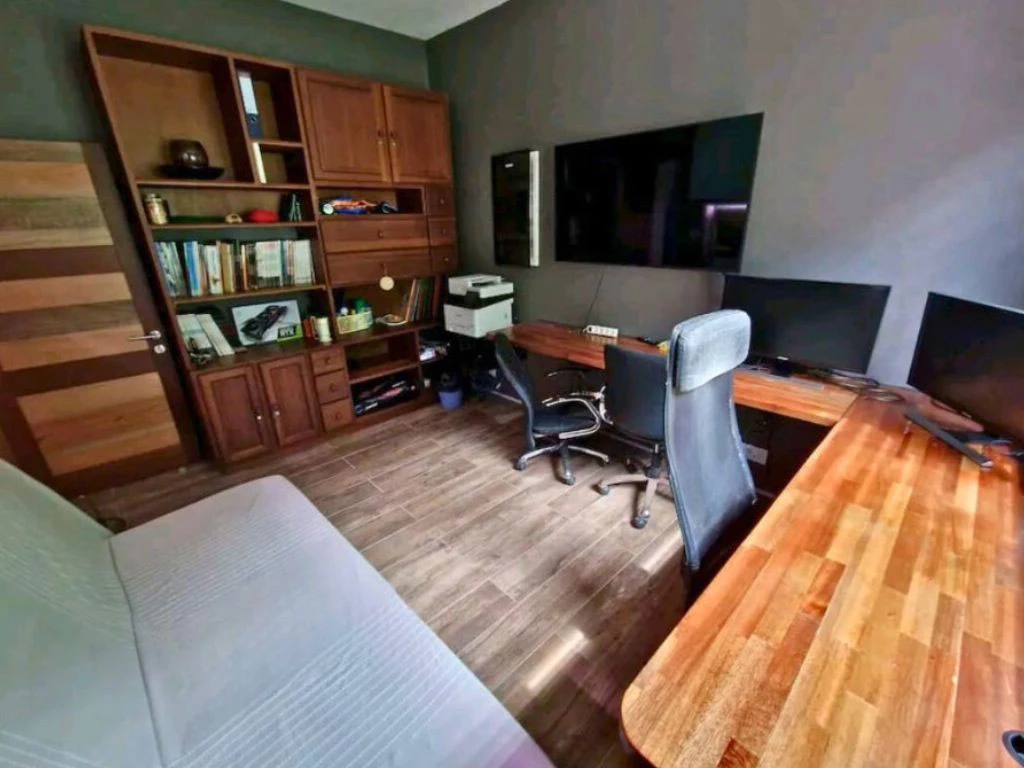 001025-office.webp