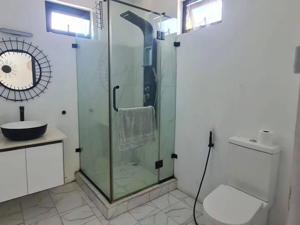 001009-bathroom.webp