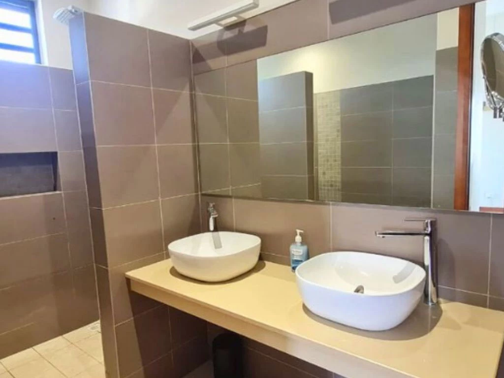 001016-bathroom.webp