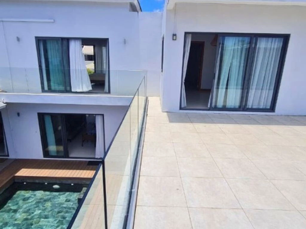 001016-balcony2.webp