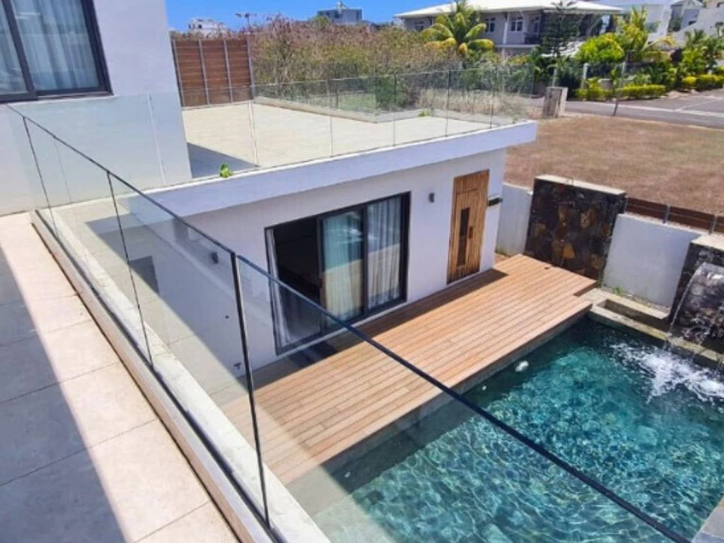 001016-balcony.webp