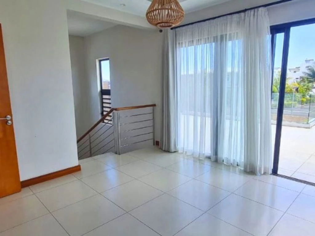 001016-upstairs.webp